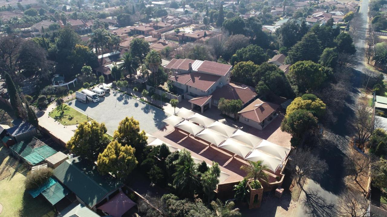 Airport Gardens Boutique Hotel 복스버그 외부 사진