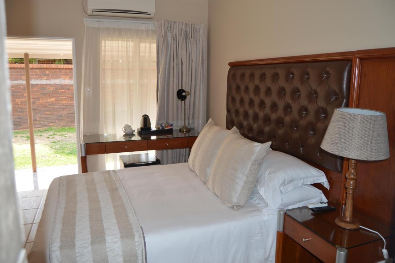 Airport Gardens Boutique Hotel 복스버그 외부 사진
